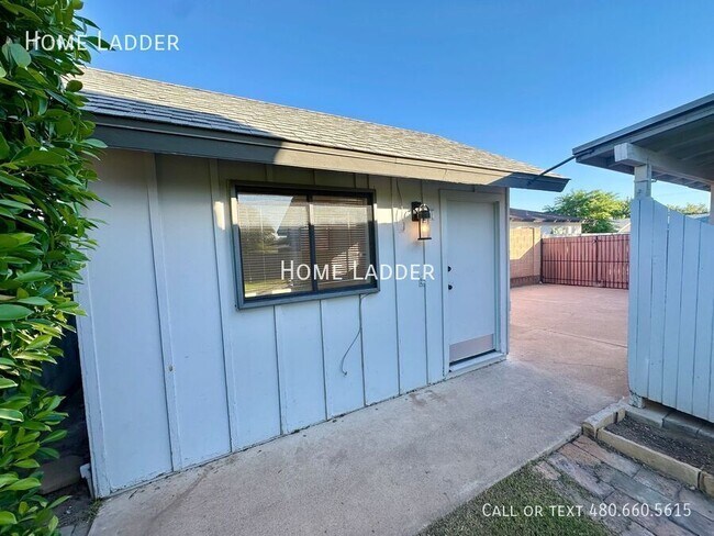 Building Photo - 4728 E Edgemont Ave