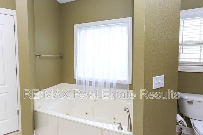 Building Photo - 5602 S Bent Tree Dr