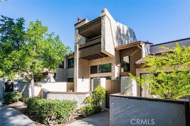 Building Photo - 5800 Owensmouth Ave