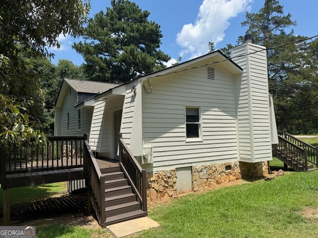 Building Photo - 650 Morton Rd