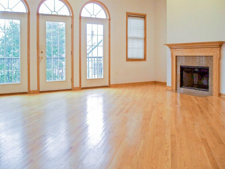 Building Photo - 2539 N Southport Ave