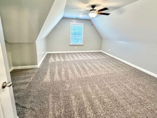 Building Photo - Now Leasing a 5-bedroom 3 bath home on Byhalia