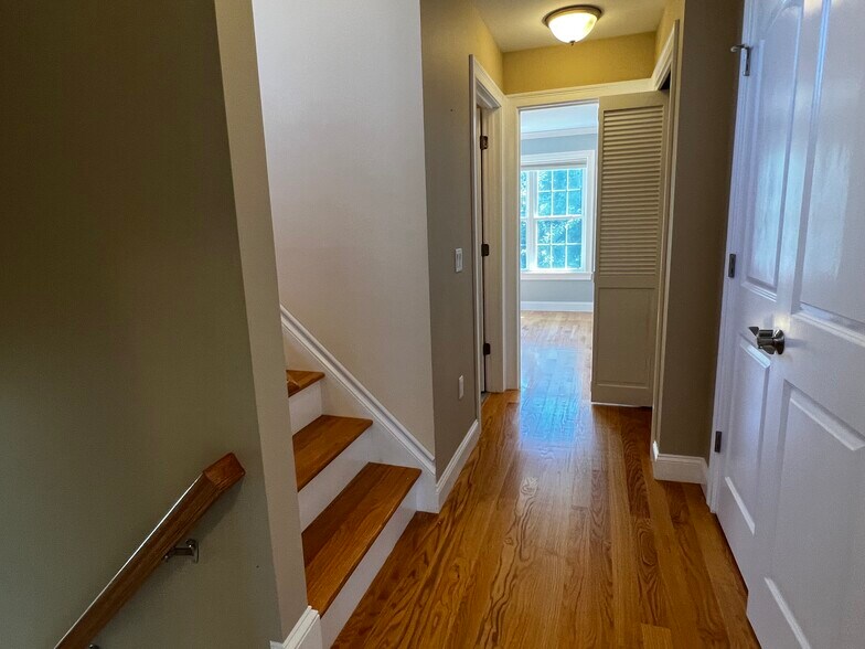 Building Photo - 54 Holton St