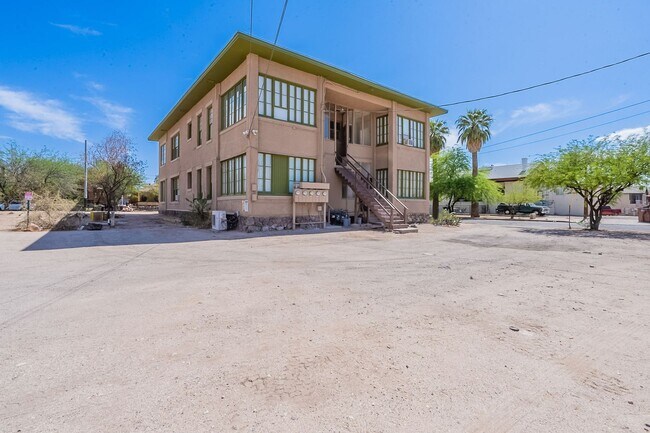 Building Photo - 705 E University Blvd