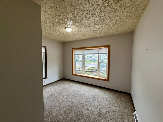 Building Photo - 2 Bed 1 Bath with a 2 Room Loft - Section ...