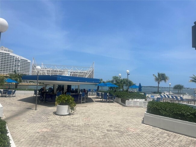 Building Photo - 999 Brickell Bay Dr