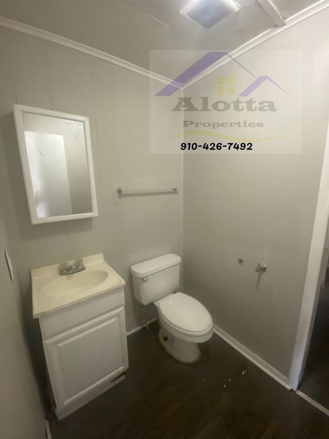 Building Photo - 618-B Dashland Dr