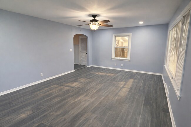 Building Photo - 1711 Kurz Way