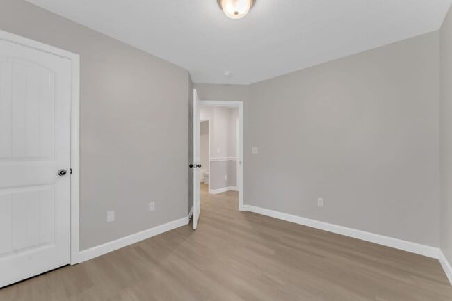 Building Photo - Modern 3-Bedroom Home with Granite Counter...
