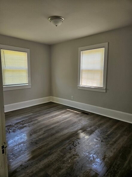 Building Photo - 108 E Main St