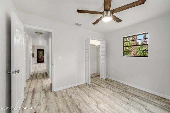 Building Photo - 1919 Poinsetta Blvd