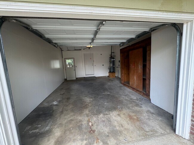 Building Photo - 1539/41 Gary Way