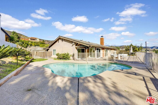 Building Photo - 906 Whitehaven Terrace