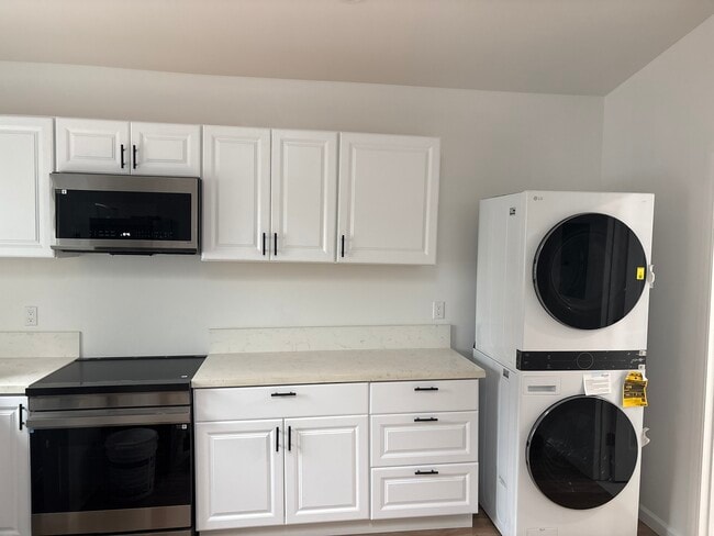 Building Photo - 4247 Governor Dr