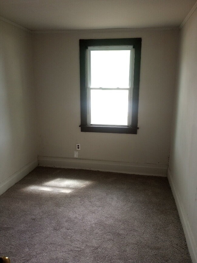 Building Photo - 1 bedroom 1 bathroom duplex in Clinton