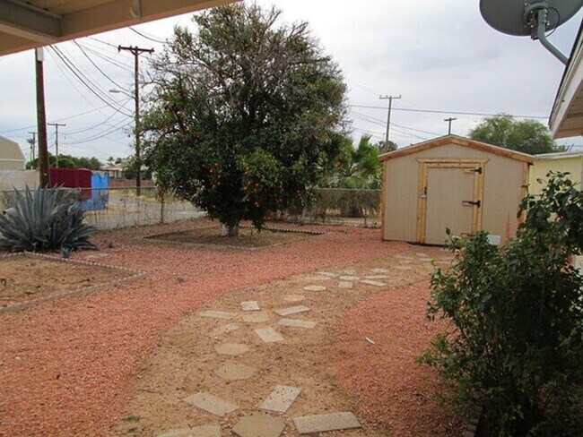 Building Photo - 2 Bedroom, 2 Bath Home, Section 8 Accepted!