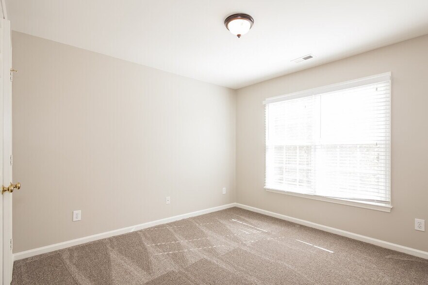 Building Photo - 10421 Henbane Ct