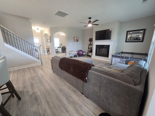 Building Photo - NEW LISTING!!!!!
