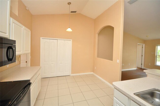 Building Photo - 65 Rolling Fern Dr