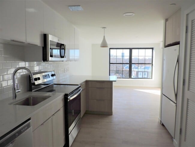 Building Photo - 16 Soden St