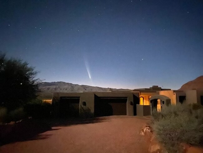 Building Photo - Exquisite Custom Home in Prestigious Commu...
