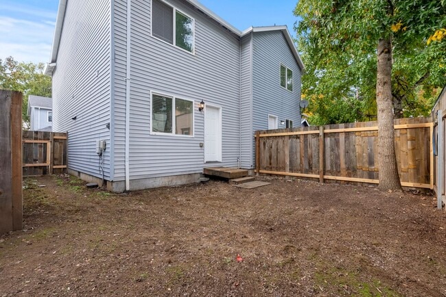 Building Photo - 2835 SE 90th Pl