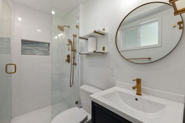 Building Photo - Beautiful 4 Bedroom Home in Richmond