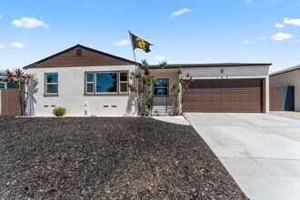 Building Photo - Nicely Remodeled 3 Bed 2 Bath in West Chul...