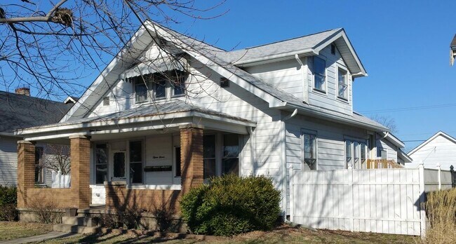 Building Photo - 1511