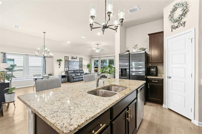 Building Photo - 2929 Greenbriar Rd