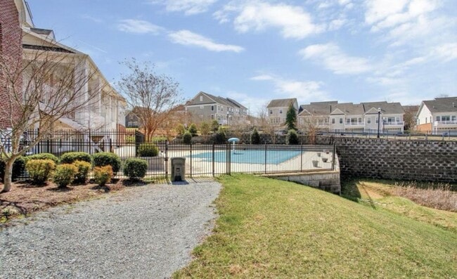 Building Photo - 2 Mustang Dr