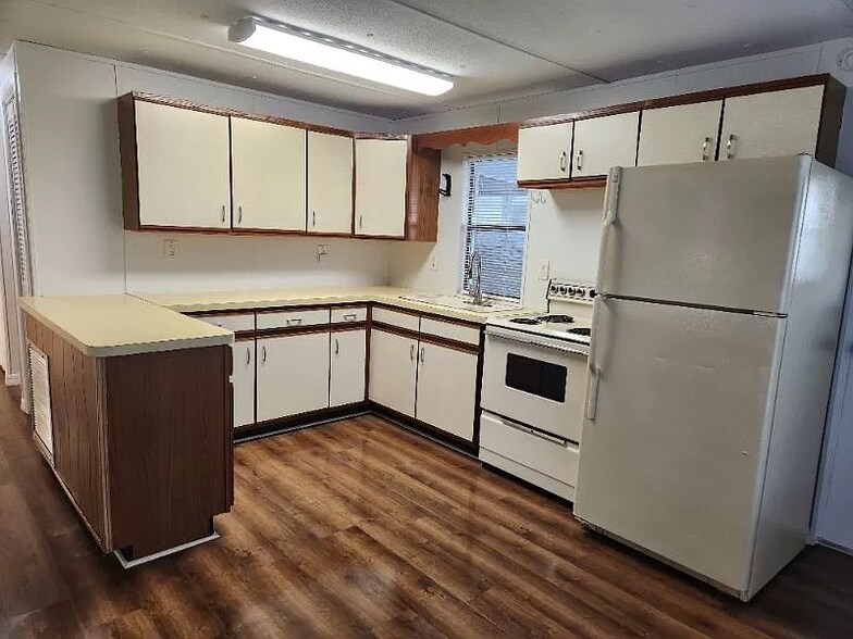 Building Photo - 14220 Brookridge Blvd