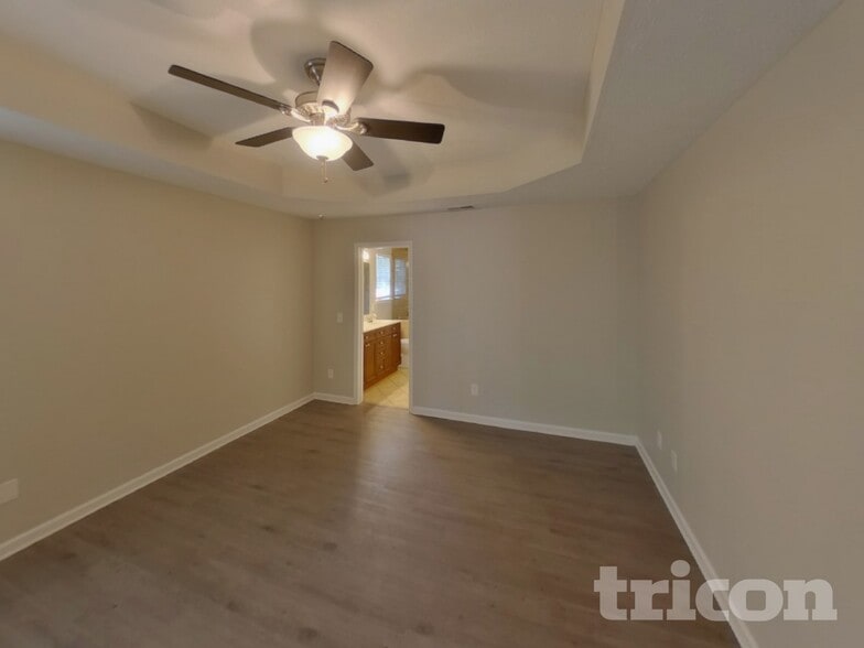 Building Photo - 605 Silverhill Dr