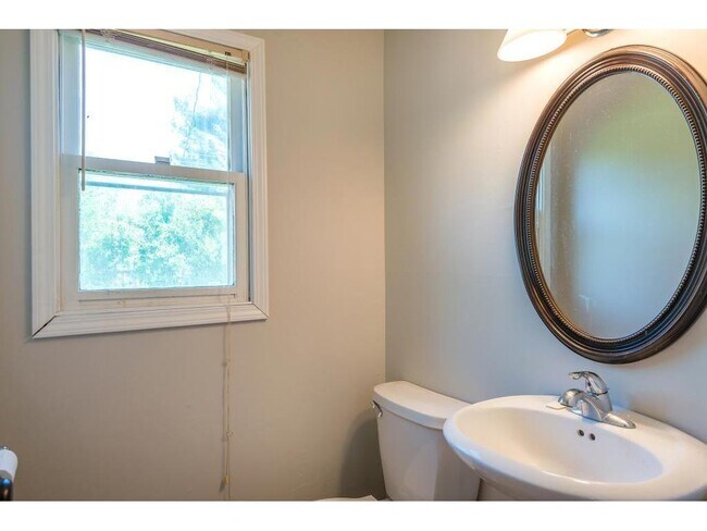 Building Photo - 2173 Glenridge Ave