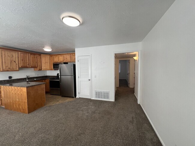 Building Photo - 3 Bedroom - 2 bath Condo in Cedar Cove