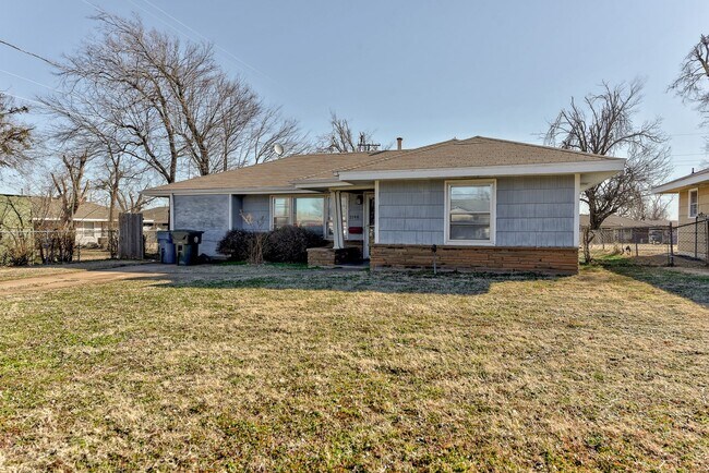 Building Photo - 2144 Pearson Dr