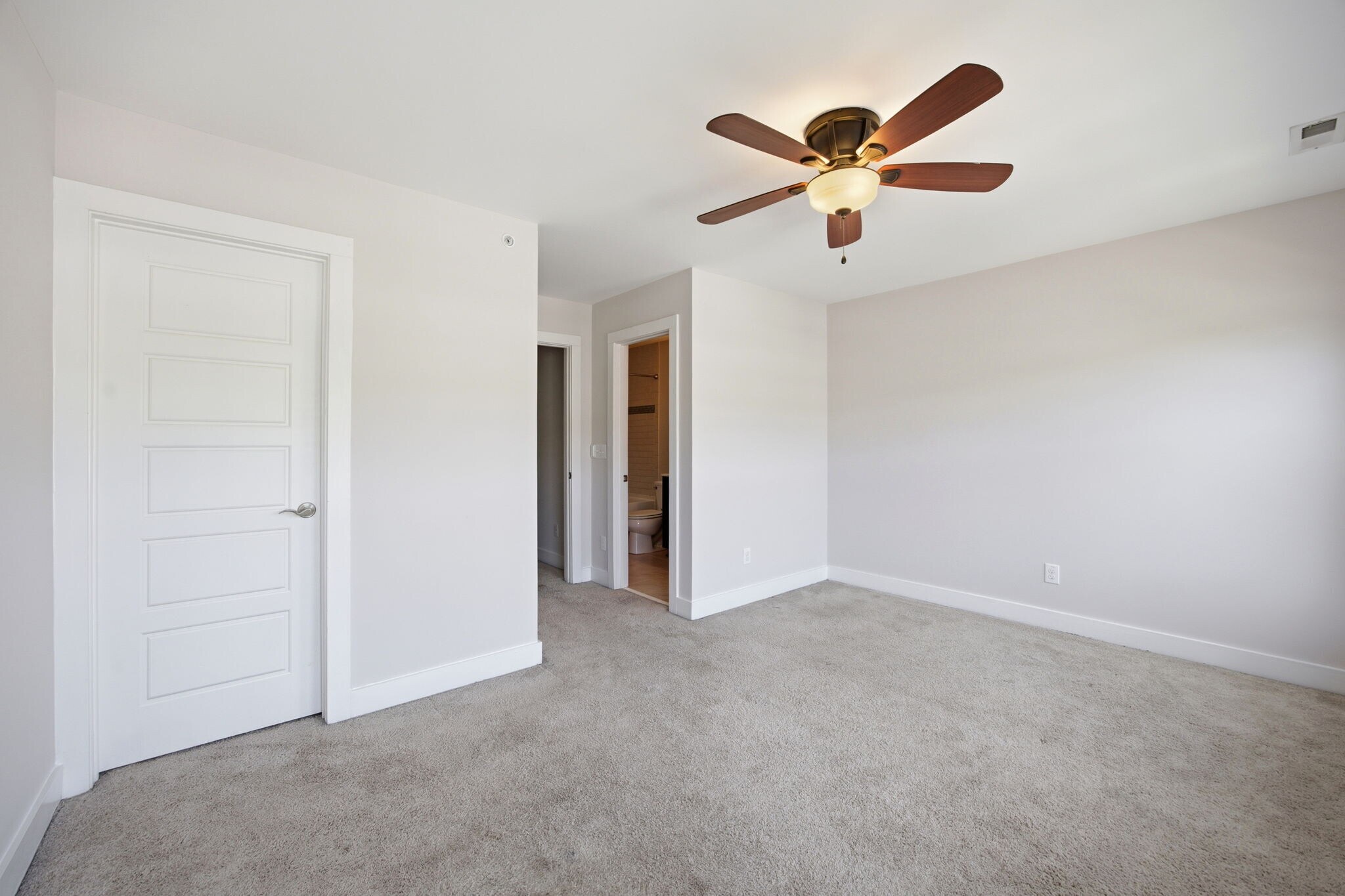 Building Photo - 2800 Bedford Green Dr