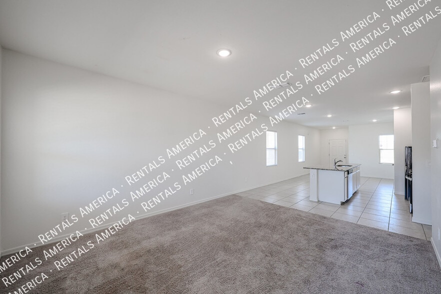 Building Photo - 5720 W Sunrise Dr