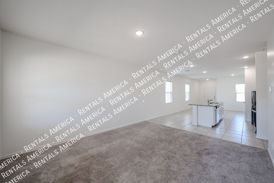 Building Photo - 5720 W Sunrise Dr