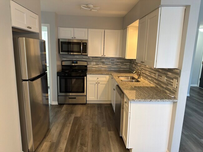 Building Photo - 110 W 66th St