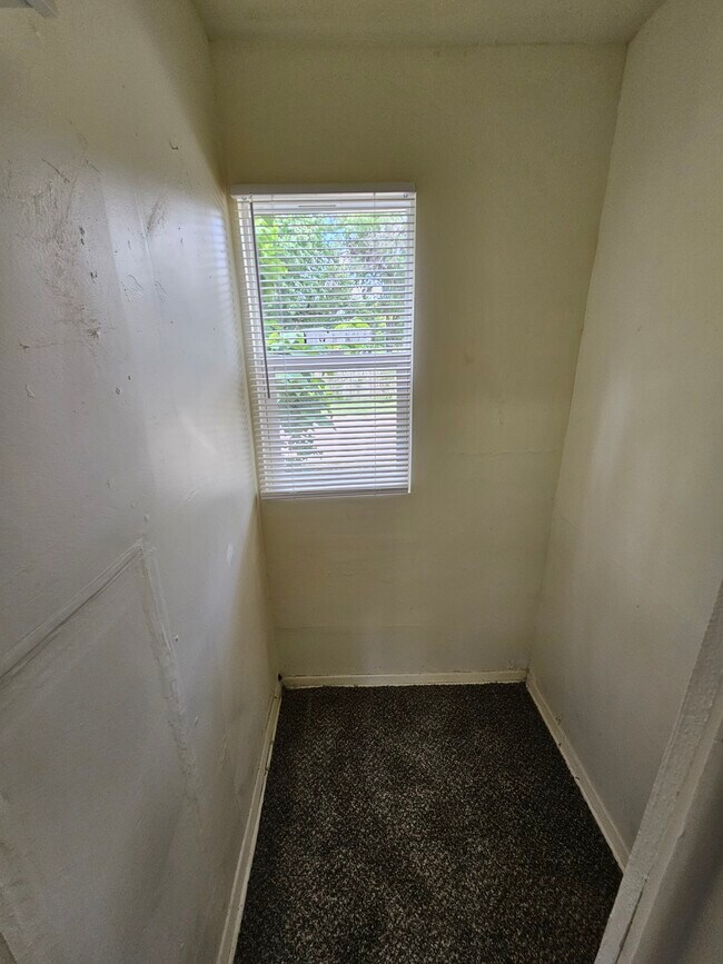 Building Photo - 1250 N Jefferson Ave