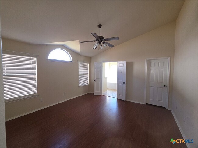 Building Photo - 2302 Griffin Dr