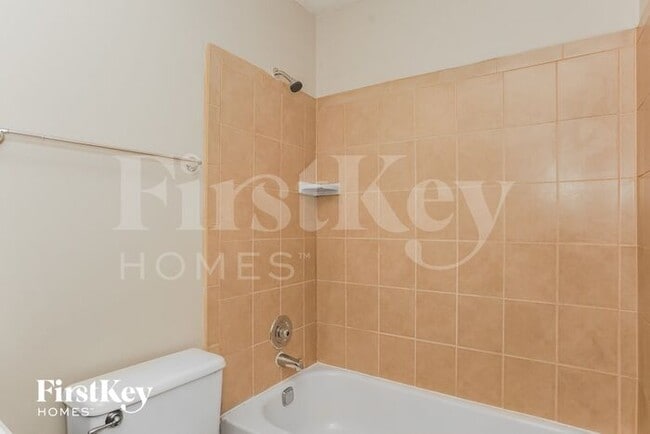 Building Photo - 2425 Stonebridge Ln