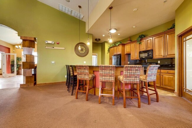 Building Photo - Stunning Modern 2 bedroom Townhome!!!