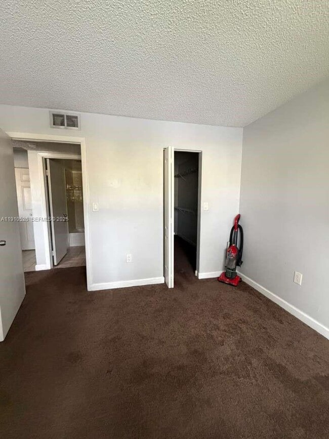 Building Photo - 351 Palm Way