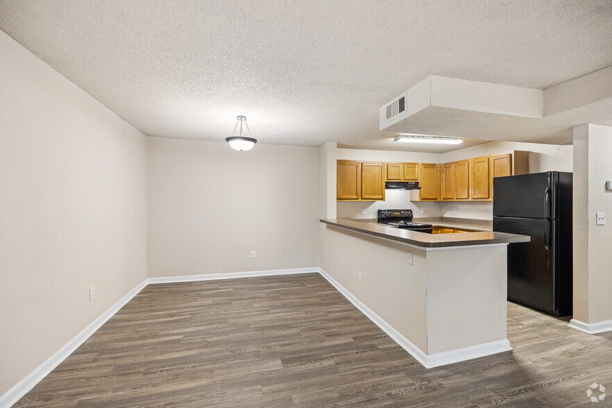 2BR, 2BA - 1,114SF - Dining Room - Hidden Creste Apartments
