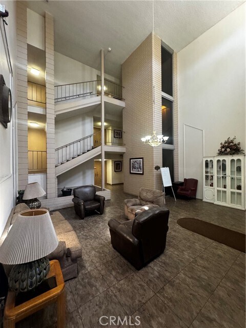 Building Photo - 475 E Cypress Ave