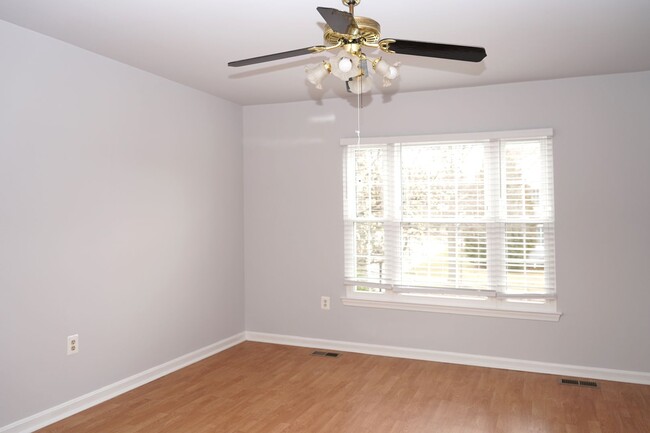 Building Photo - 4 Bedroom 3.5 Bath Townhome in Woodbridge, VA