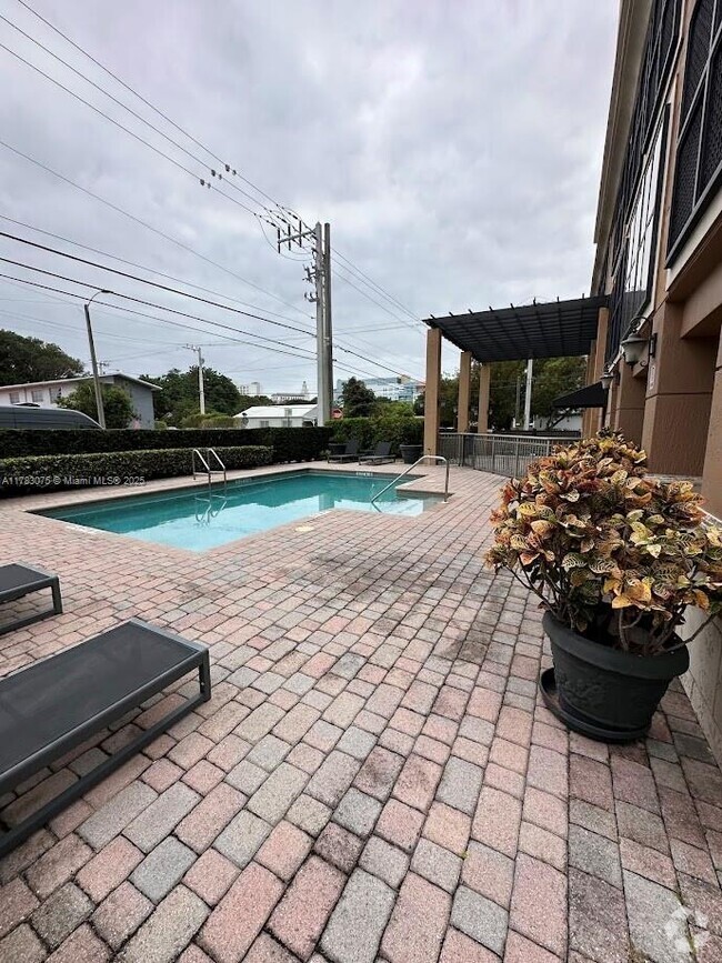 Building Photo - 3590 Coral Way