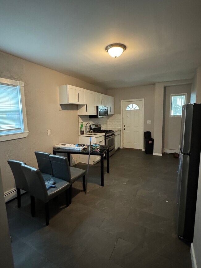 Building Photo - 53 Cedar St